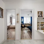 Lägenhet Stunning 2-br Palace In The Window, Air-conditioning 500m To Station Warszawa