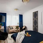 Lägenhet Stunning 2-br Palace In The Window, Air-conditioning 500m To Station Warszawa