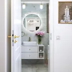 Stunning 2-br Palace In The Window, Air-conditioning 500m To Station Lägenhet Warszawa