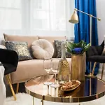 Stunning 2-br Palace In The Window, Air-conditioning 500m To Station Lägenhet