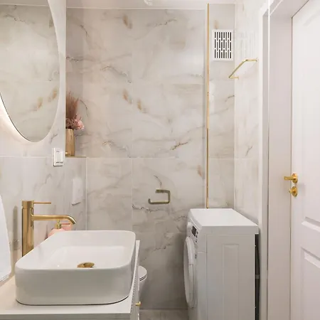 Stunning 2-br Palace In The Window, Air-conditioning 500m To Station *