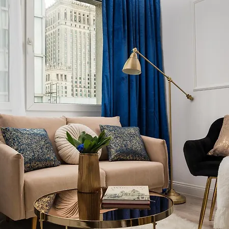 Daire Stunning 2-br Palace In The Window, Air-conditioning 500m To Station *