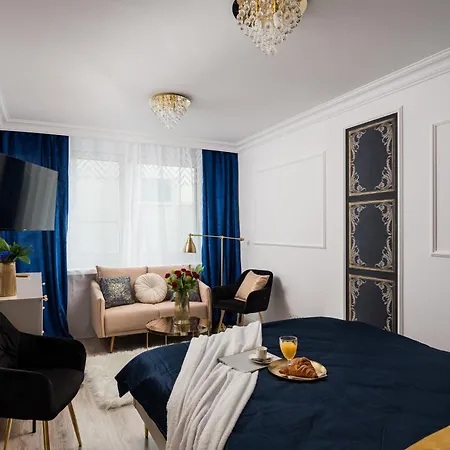 Daire Stunning 2-br Palace In The Window, Air-conditioning 500m To Station Varşova