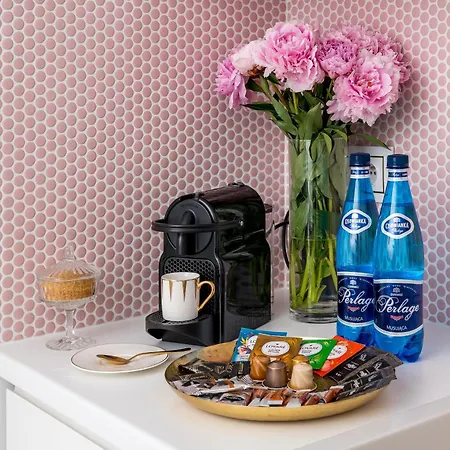 Daire Stunning 2-br Palace In The Window, Air-conditioning 500m To Station