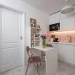 Apartman Stunning 2-br Palace In The Window, Air-conditioning 500m To Station