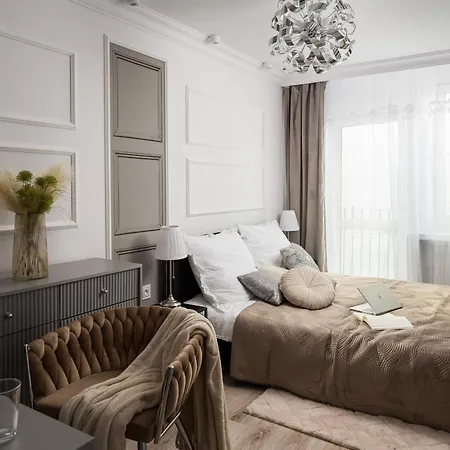 Stunning 2-br Palace In The Window, Air-conditioning 500m To Station * Varsó