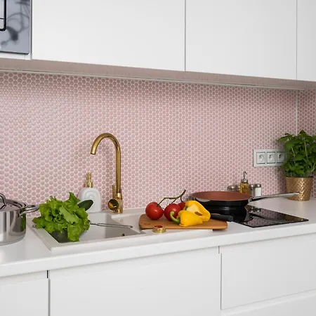 Stunning 2-br Palace In The Window, Air-conditioning 500m To Station *