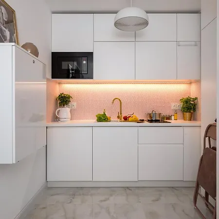 Stunning 2-br Palace In The Window, Air-conditioning 500m To Station Apartment