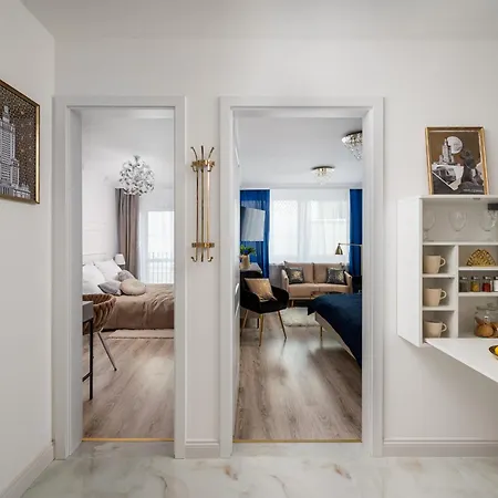 Apartment Stunning 2-br Palace In The Window, Air-conditioning 500m To Station Warsaw