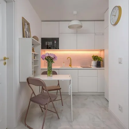 Stunning 2-br Palace In The Window, Air-conditioning 500m To Station