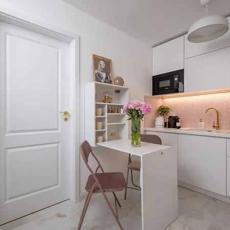 Apartment Stunning 2-br Palace In The Window, Air-conditioning 500m To Station