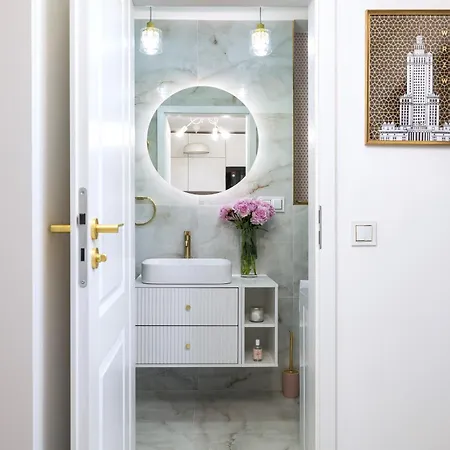 Stunning 2-br Palace In The Window, Air-conditioning 500m To Station Apartment Warsaw