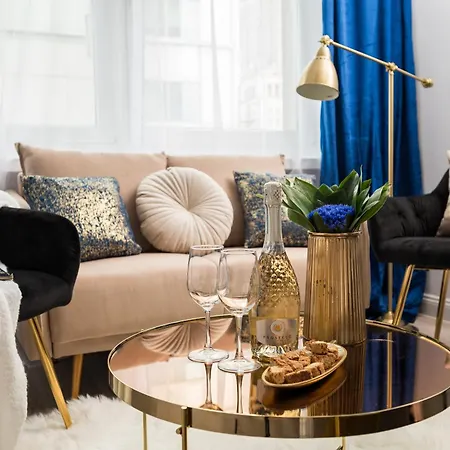 Stunning 2-br Palace In The Window, Air-conditioning 500m To Station Apartment