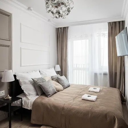 Stunning 2-br Palace In The Window, Air-conditioning 500m To Station Apartman *