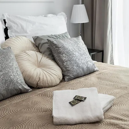 Stunning 2-br Palace In The Window, Air-conditioning 500m To Station * Varšava